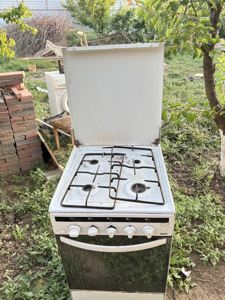 Продам газовую плиту