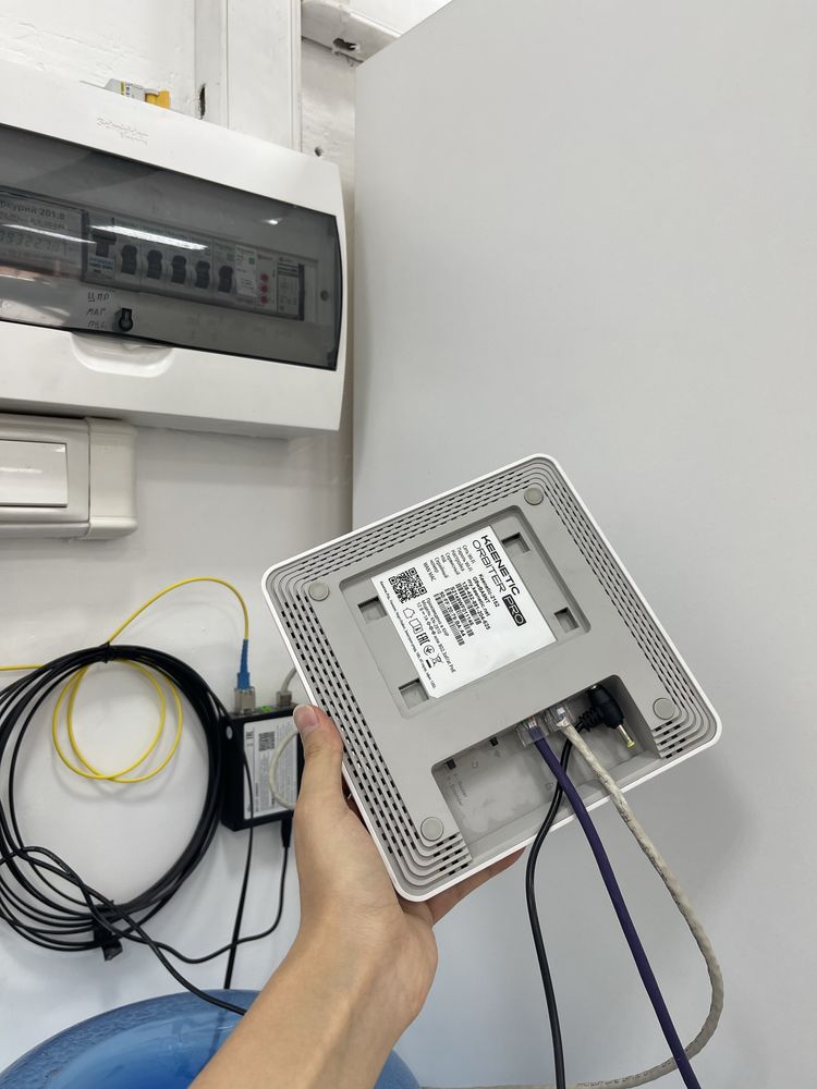 Wi-Fi роутер Keenetic Orbiter Pro KN-2810