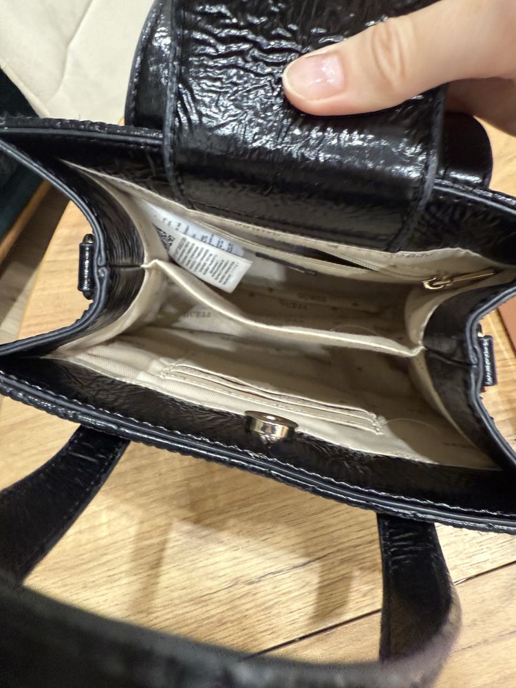 Черная сумка guess