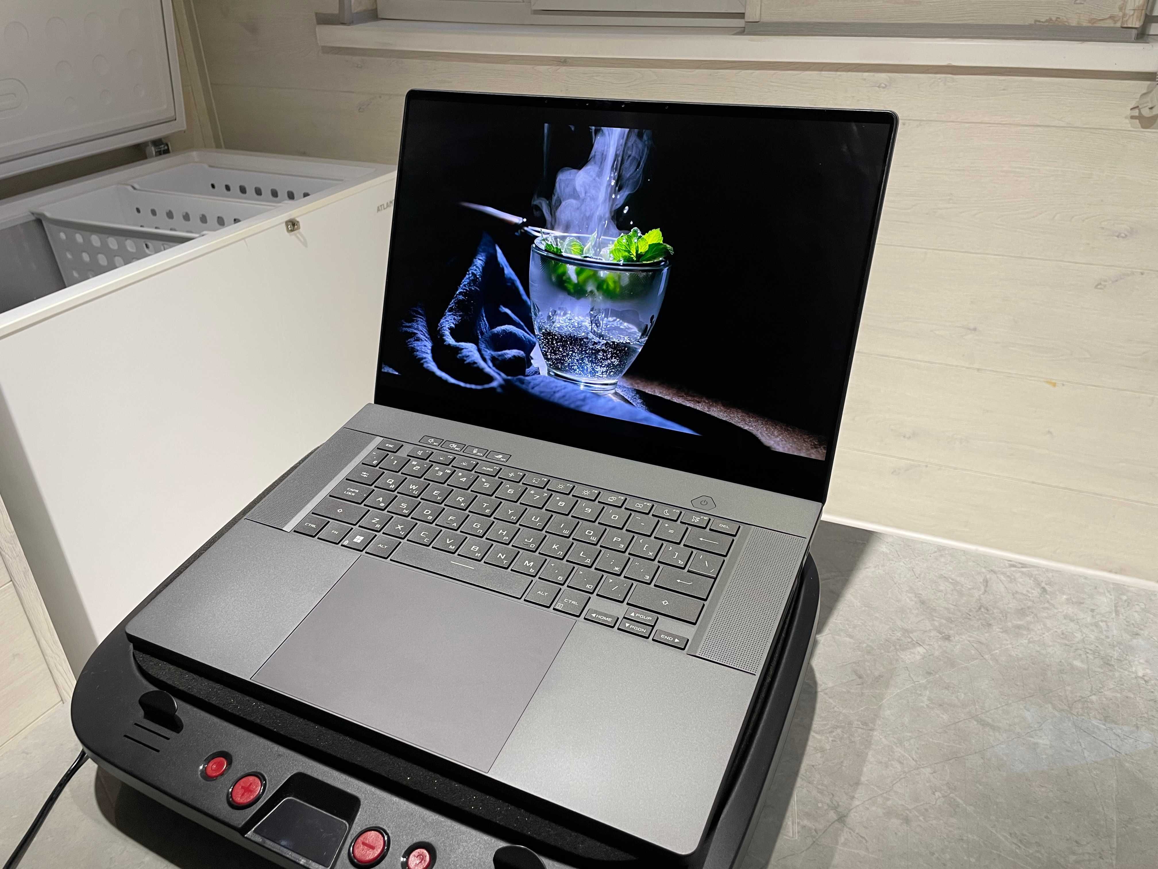 ROG Zephyrus G16 2024, 4060 RTX + подставка с охлаждением