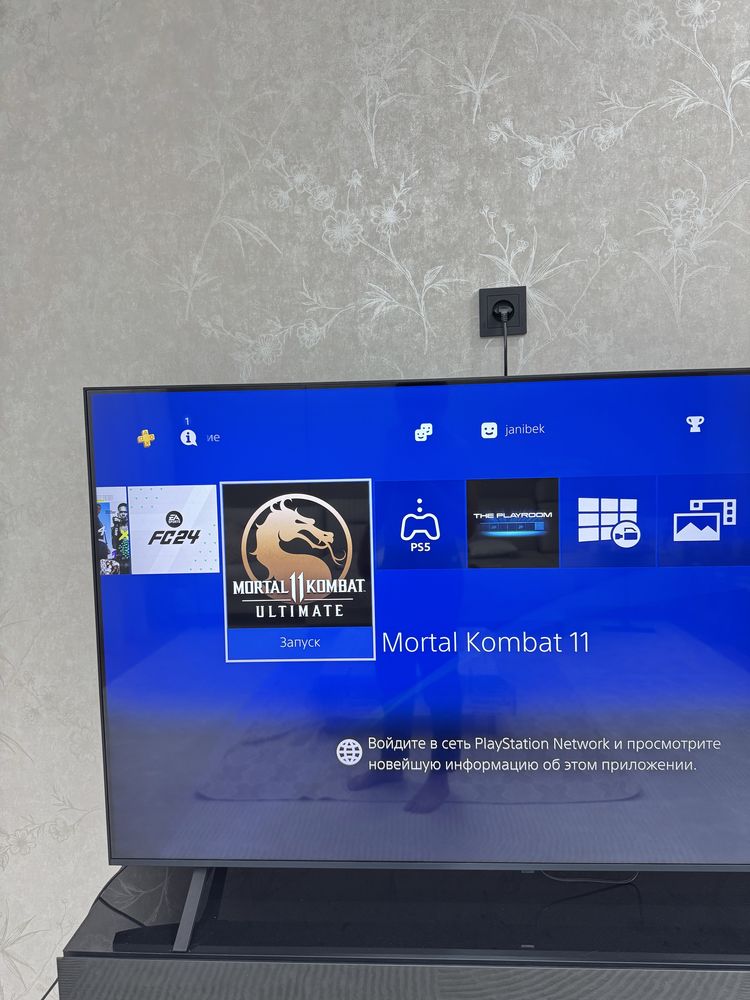 PS4 pro 1TB + 2 джойстика + игры