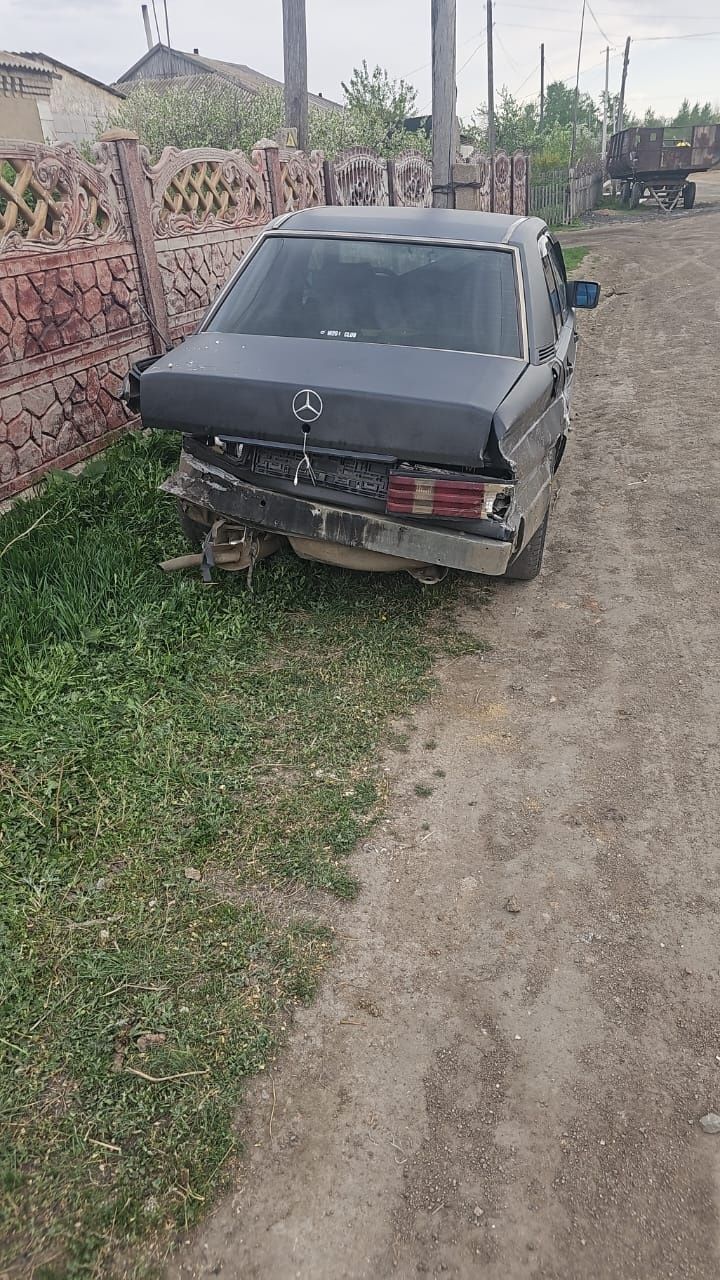 Продам мерседес 190е на ходу