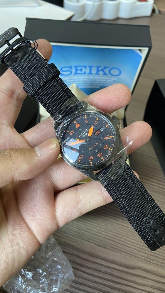 Часы Seiko 5 SRPH33K1 Field Watch — оригинал, отличное состояние!
