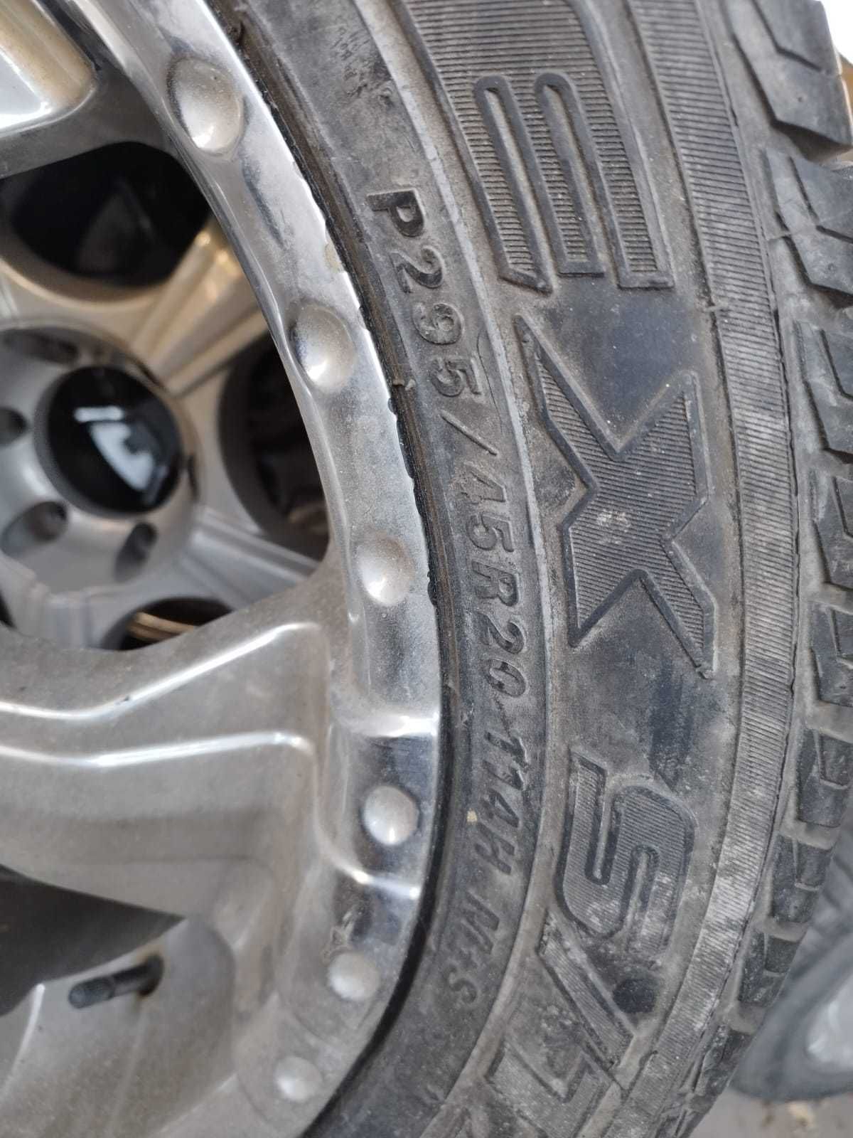 Продам шины с дисками 295*45*R20
