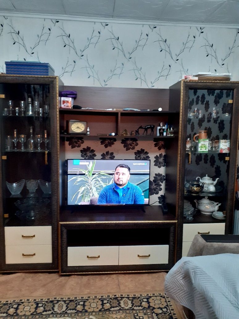 Стенка в отличном состоянии, очень компактная многофункциональная