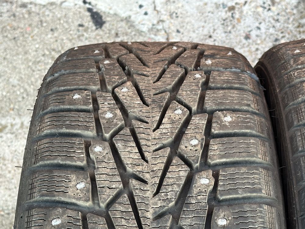 Зимняя резина 215/50 17 Nokian