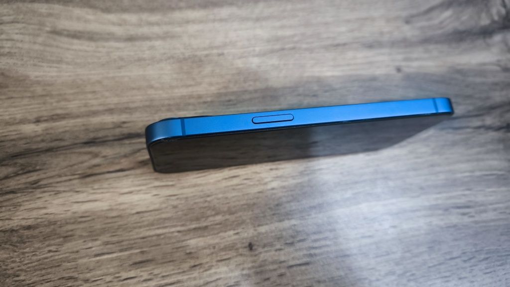 Продам iPhone 13