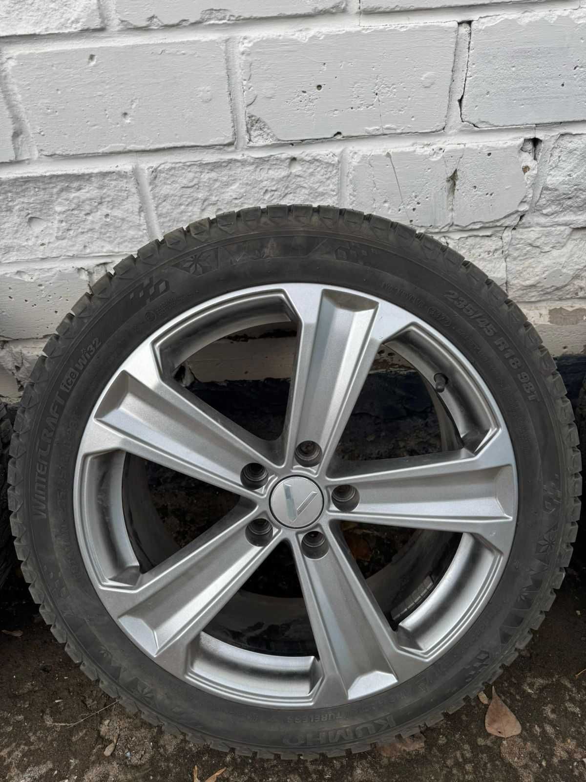 Зимняя резина KUMHO WinterCraft Ice WI32 235/45 R18 98T с шипами