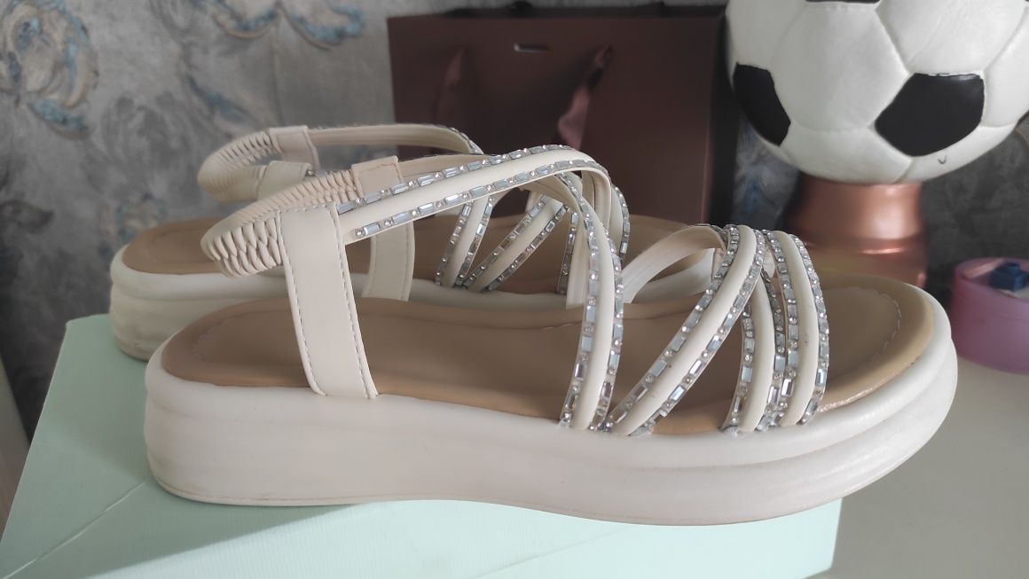 Продам сандали 38 р