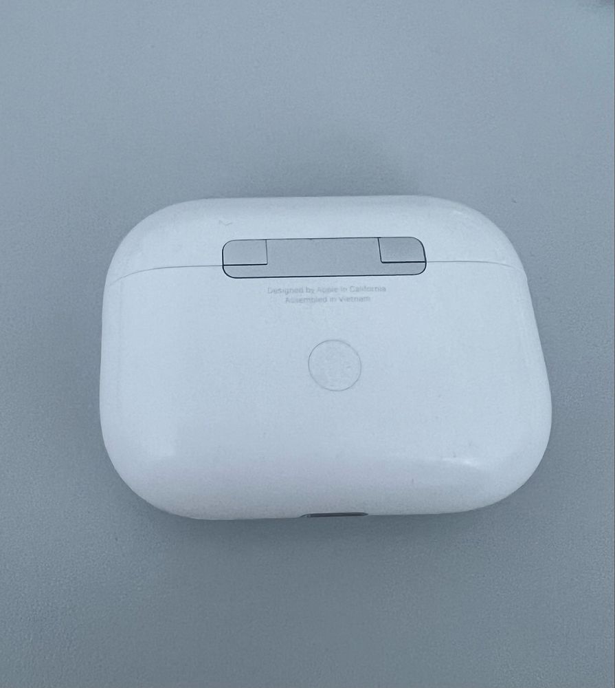 Продам наушники  Airpods pro 2 lightning