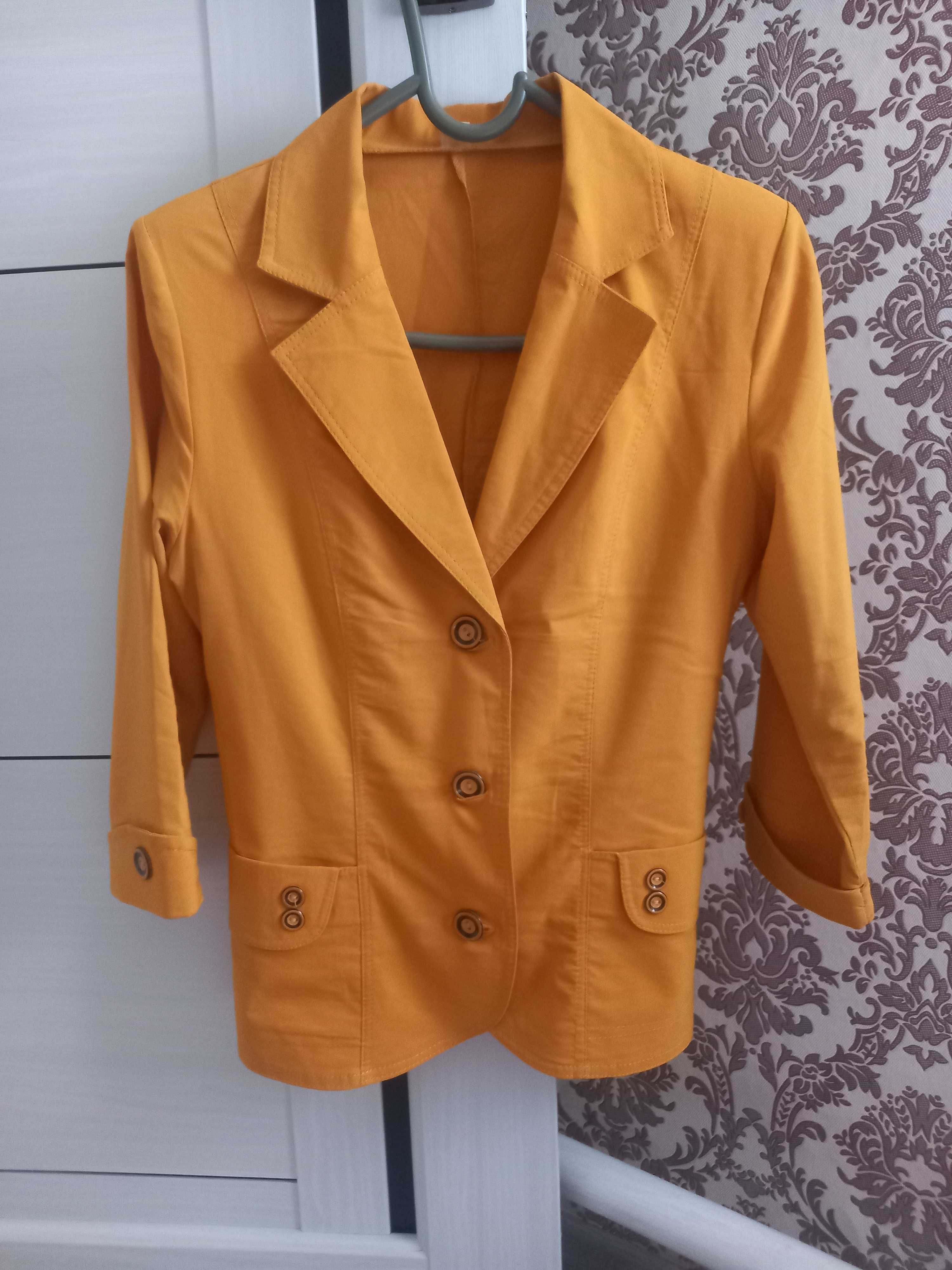 Продам женские пиджаки