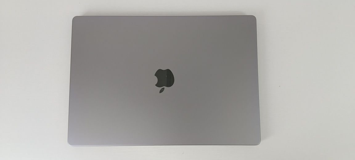 Продам MacBook Pro 16 GB, 512 GB SSD