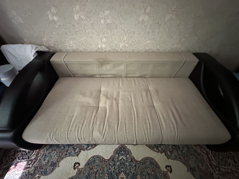 Отдам диван и стулья