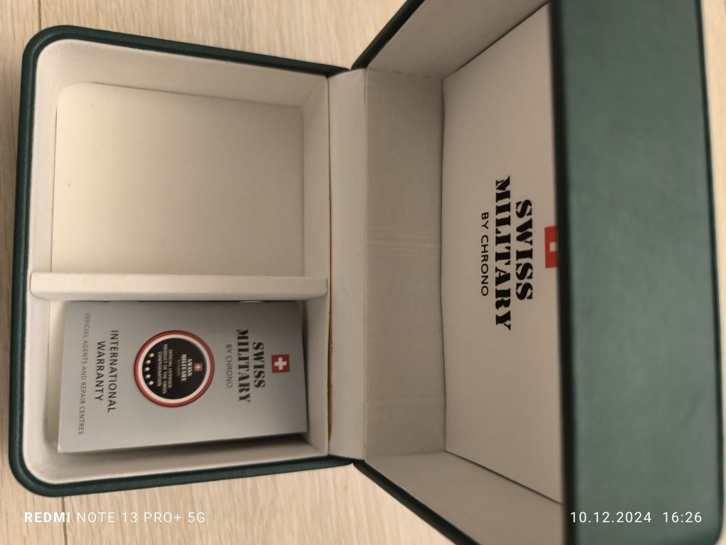 Коробка,документы от часов swiss military