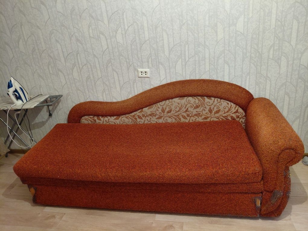 Продам диван ,раскладывается.