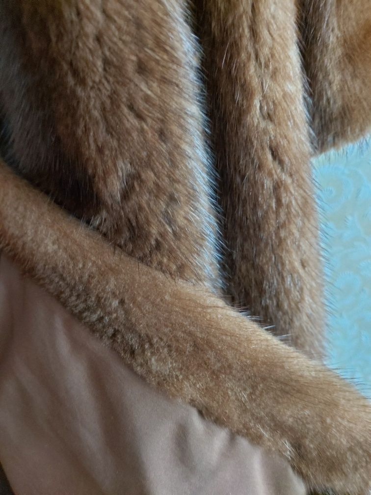 Продам Норковую Шубу (Орех)