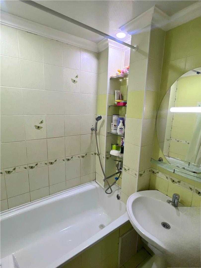 Продам 3-х УП на 8 мкр, 3/9 этаж, не угловая,