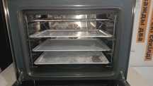Продам духовку Smeg в отличном состояние пользовались очень мало
