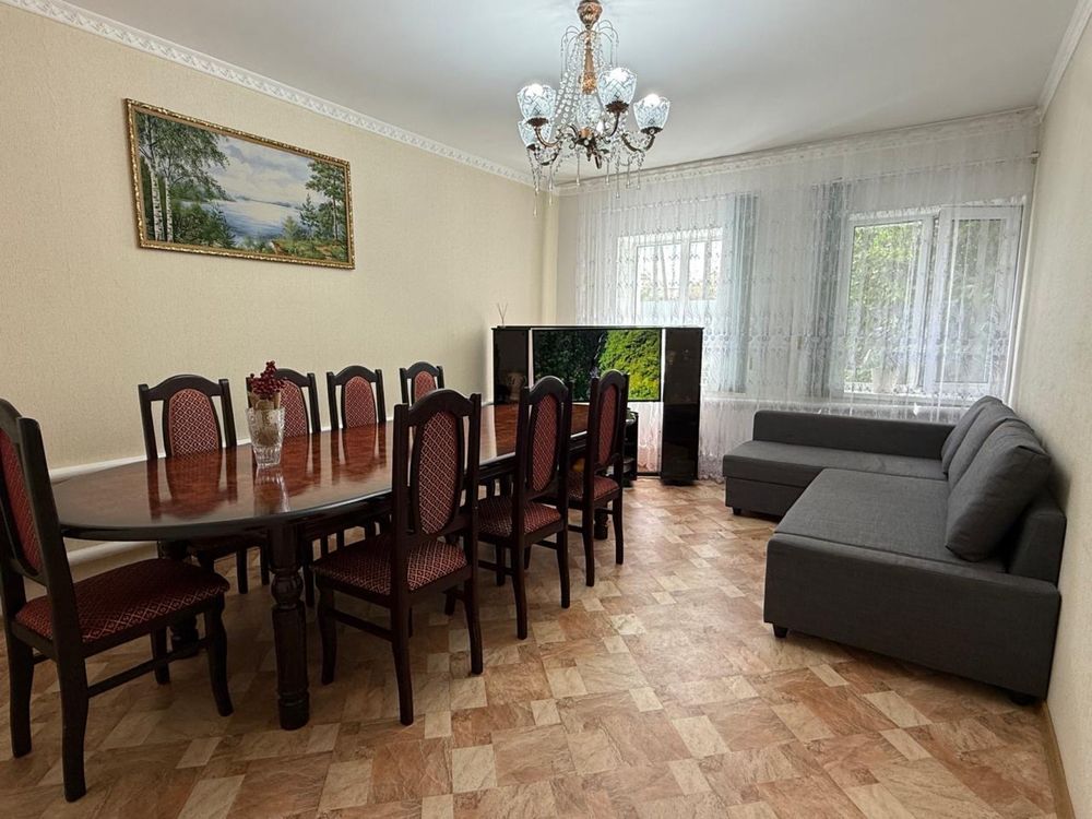 Стол три метра и 8 стульев