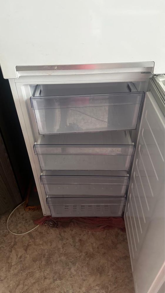 Продам холодильник 2х камерный Beko