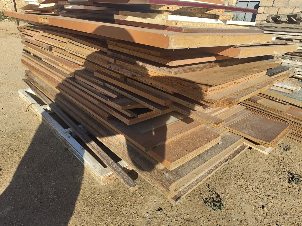 Продается ДСП из мебели для черного потолка