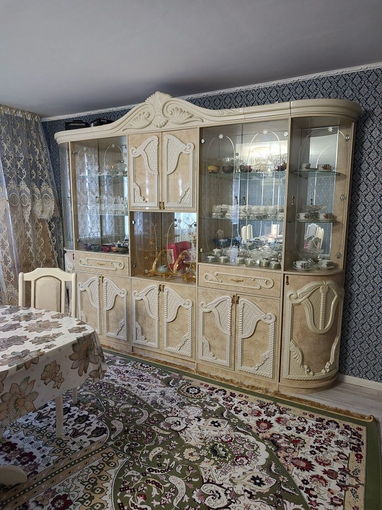 Мебель для спальной мальчиков. Сервант для гостиной.