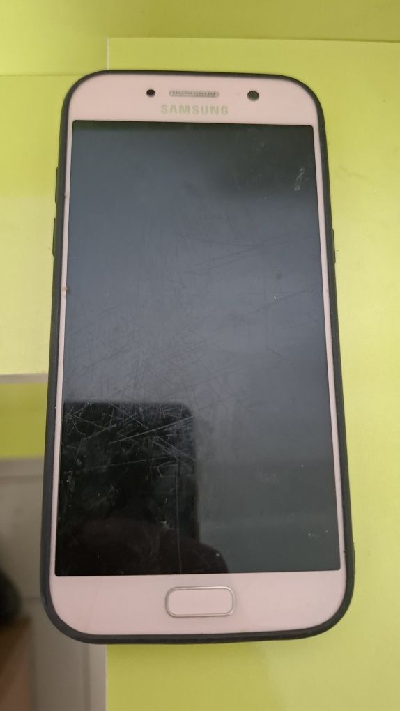 Samsung S4 , на запчасти, батарея не держит,  не включается.