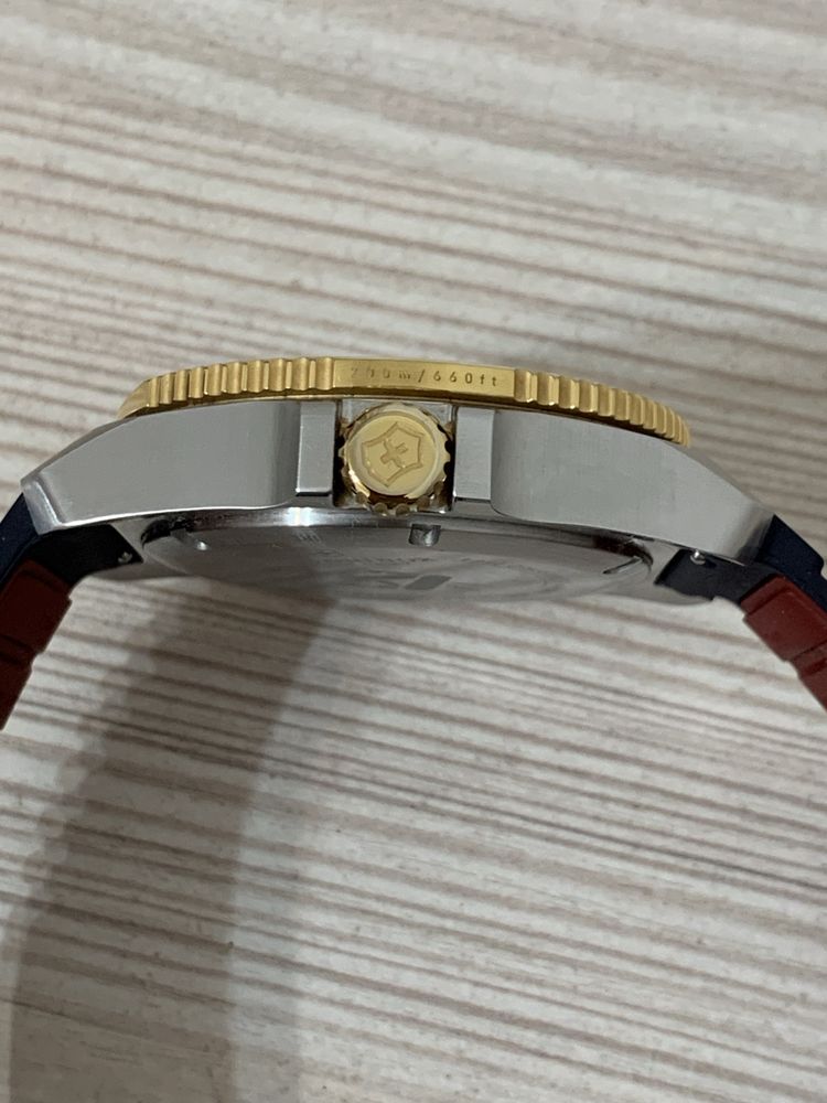 Часы Victorinox Journey 1884