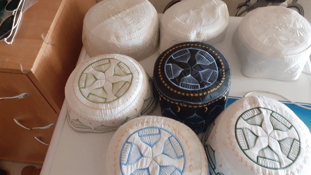 Продам рубашки мужские ,тюбетейки,платки,ткани,договорные цены