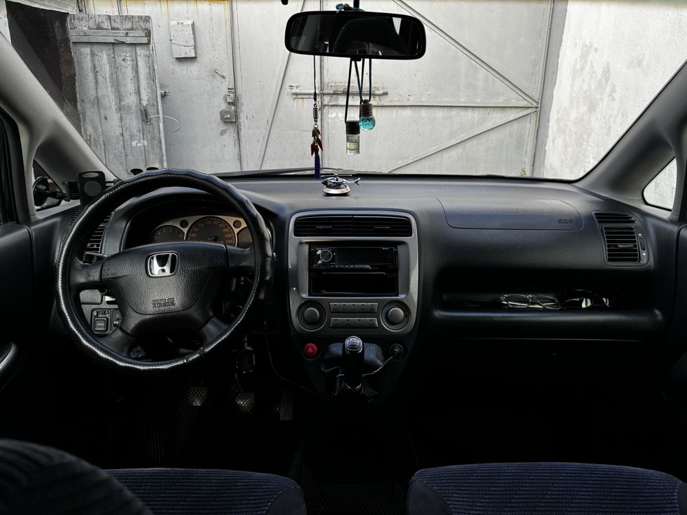 Продаю машину Honda Stream!!