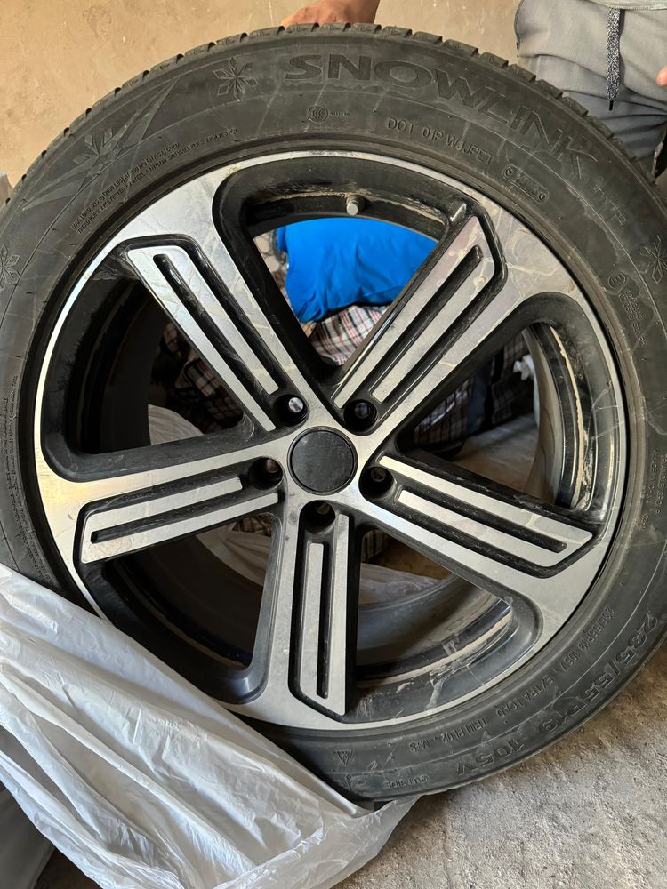 Продам диски с зимней резиной 235/55/R19