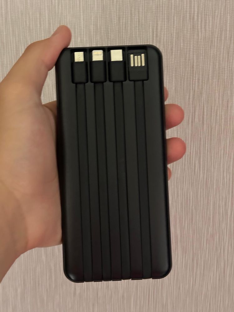 Powerbank со всеми шнурами для зарядки!