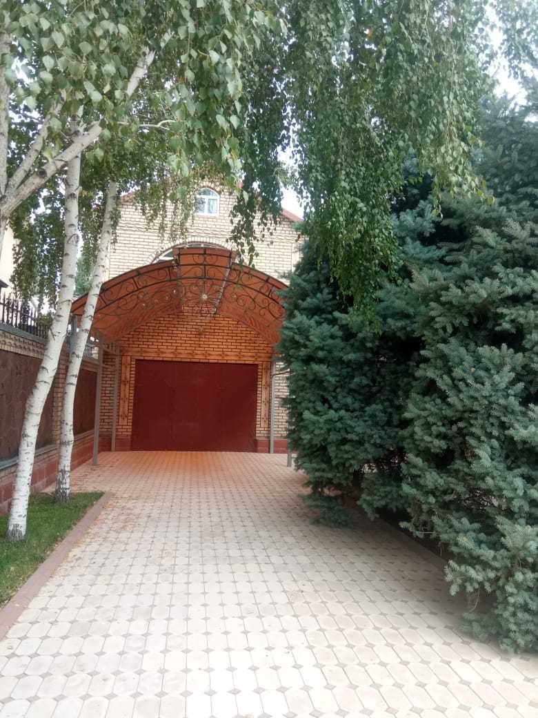 Продается 7 комнатный дом в центре города