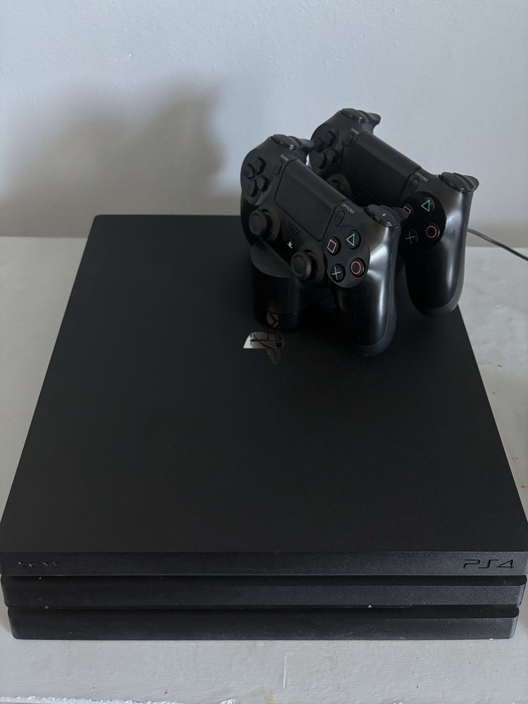 PlayStation 4 pro 1TB PS4