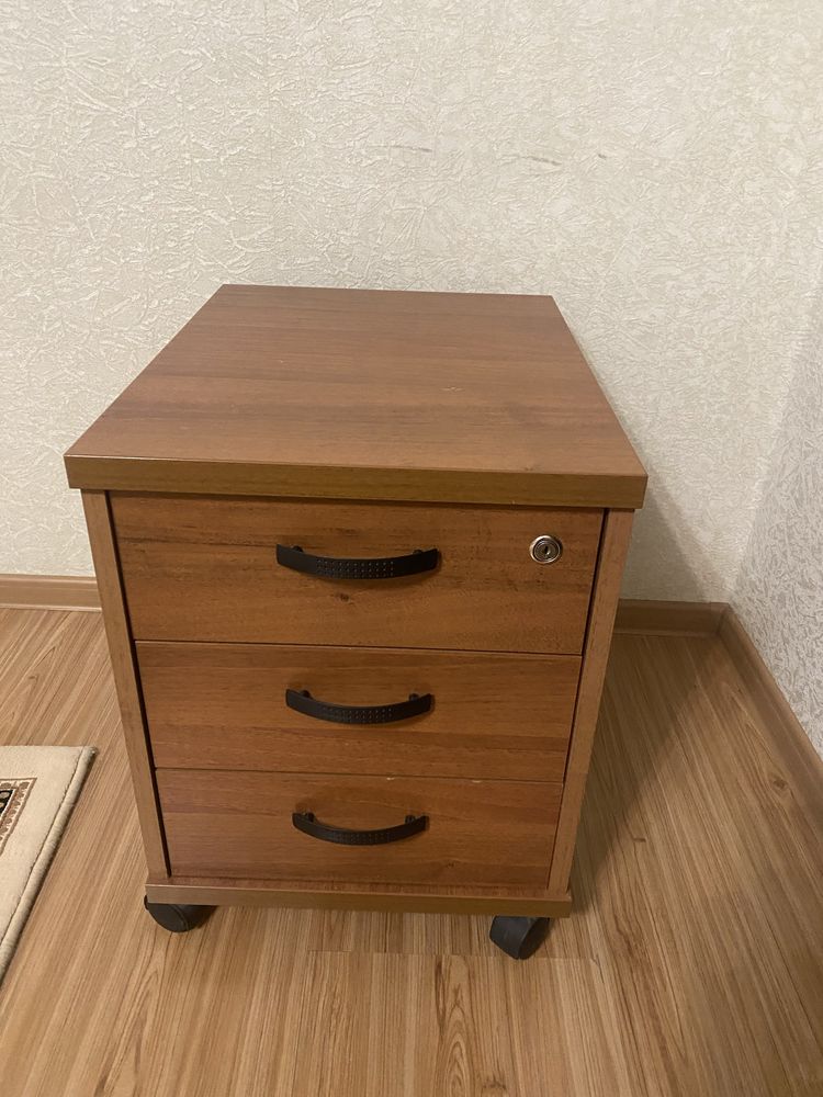 Продается подставка под цветы