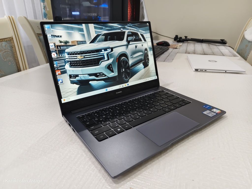 Huawei mate book 14 core i5 8 GB Ram 512 SSD