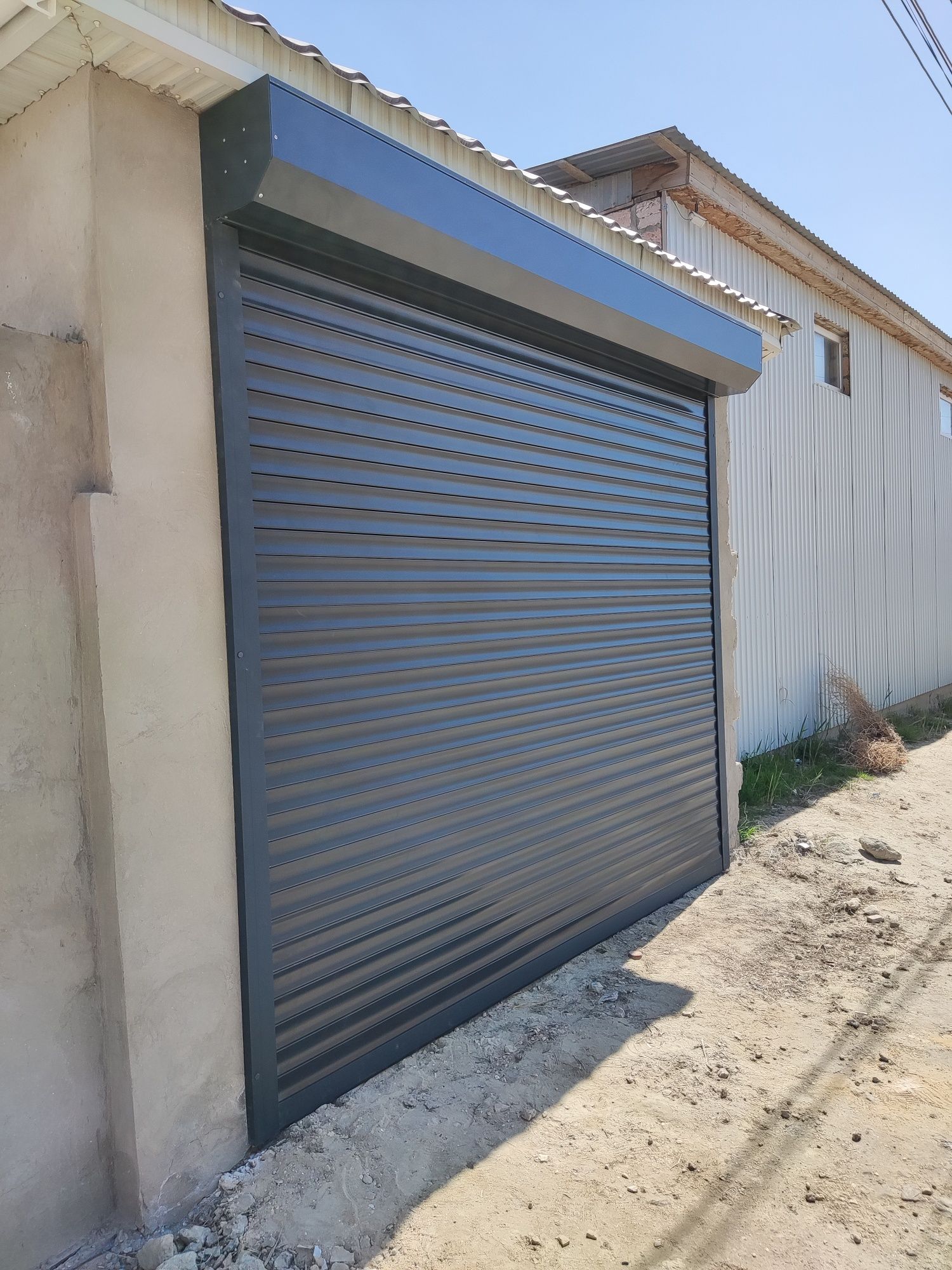 Ворота гаражные секционные от официального дилера DoorHan и ALUTECH