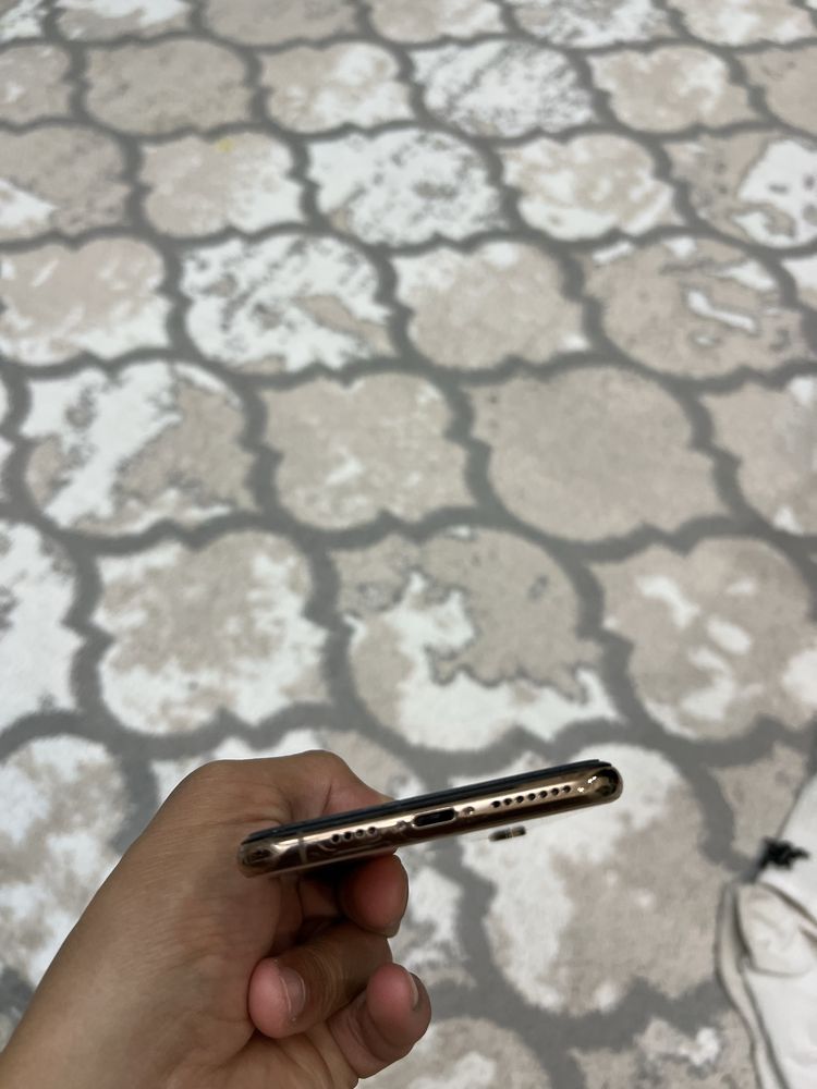 Продам Iphone XS MAX