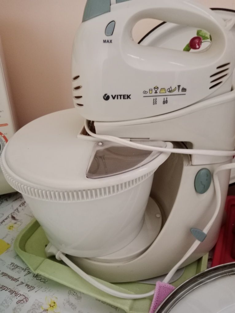 Продаётся Миксер ,Vitek
