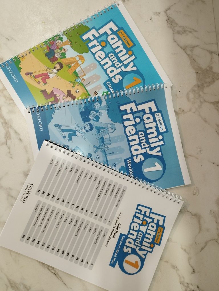 Family and friends. English file. Solutions. Headway. Английский книги