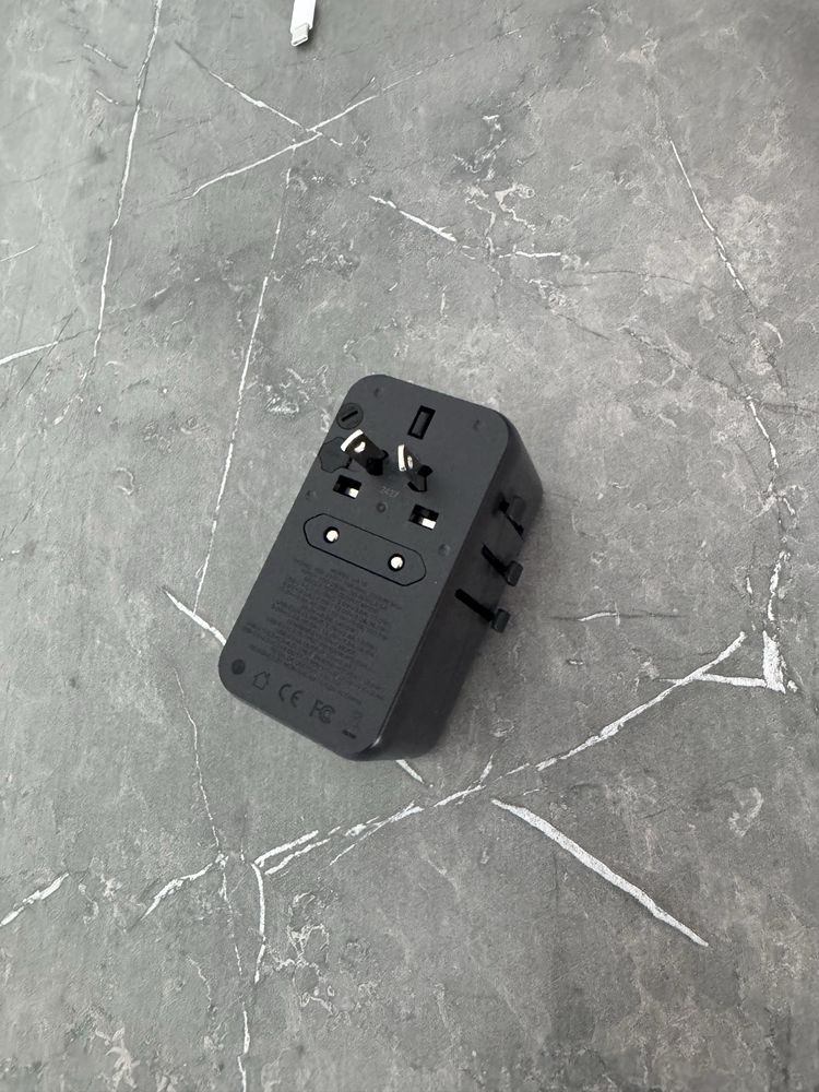 Зарядное устройство Momax 1 World. GAN 140 W