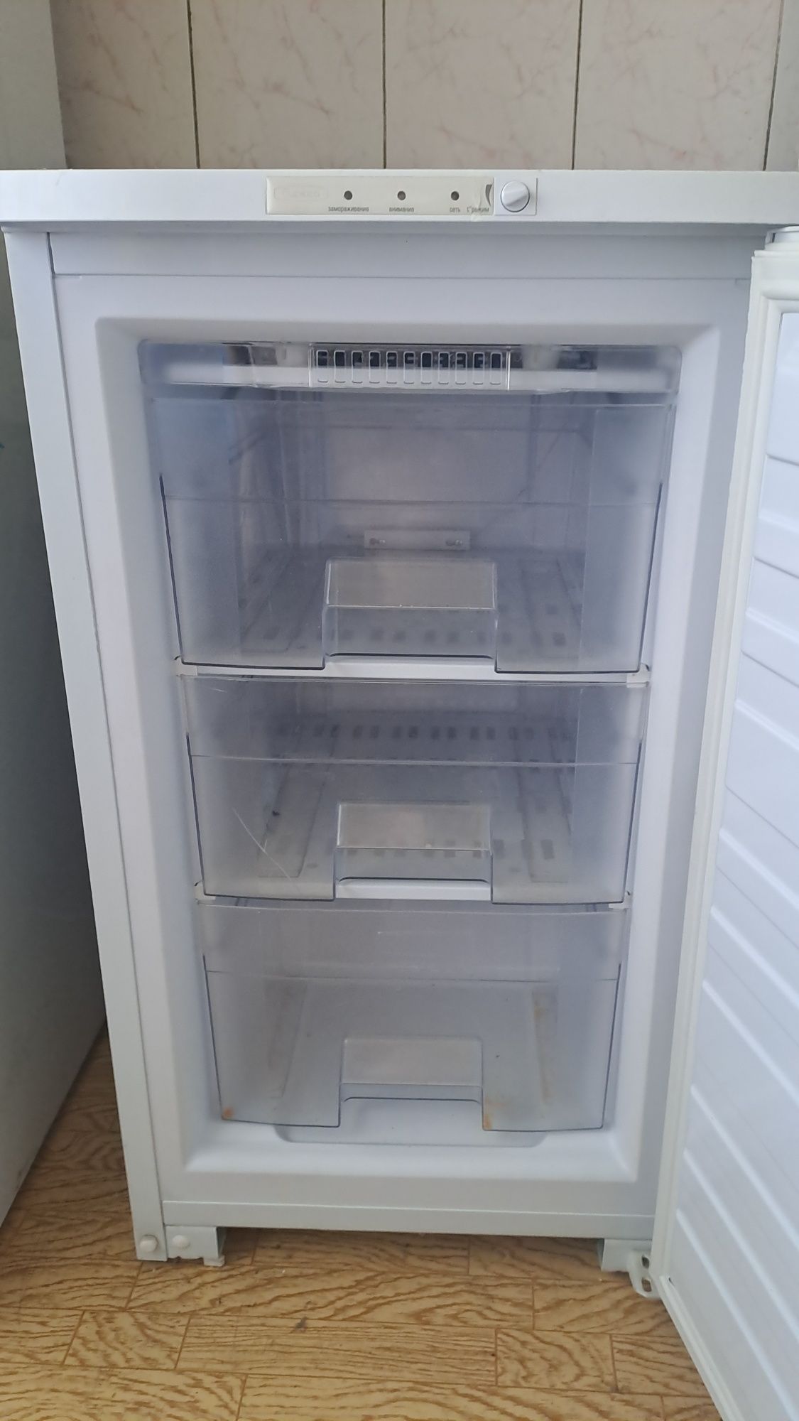 Продам морозильник