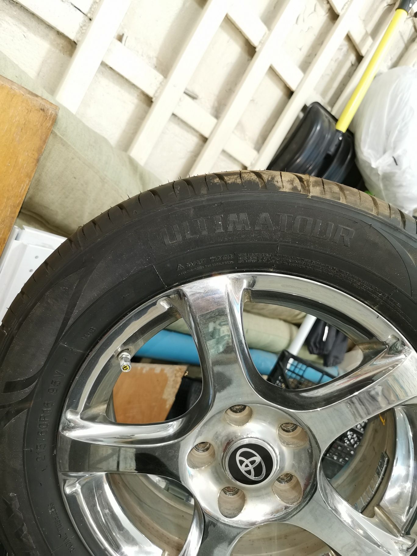 Продам Комплект 4 шт. новых шин Delmax 215/60/16 на дисках R16