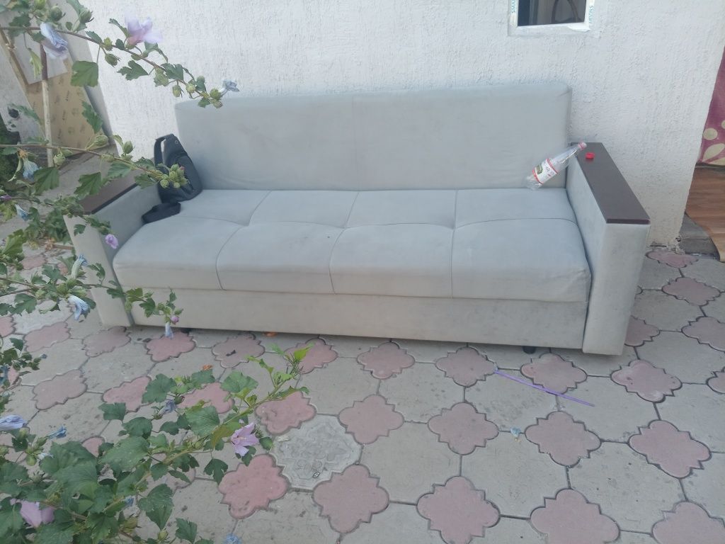 Продам диван на Молодость