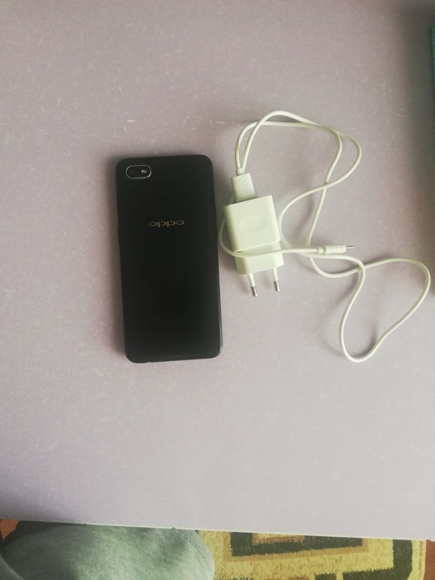 Oppo A1k чёрный телефон в падарок 2 чехла и 2 стекла
