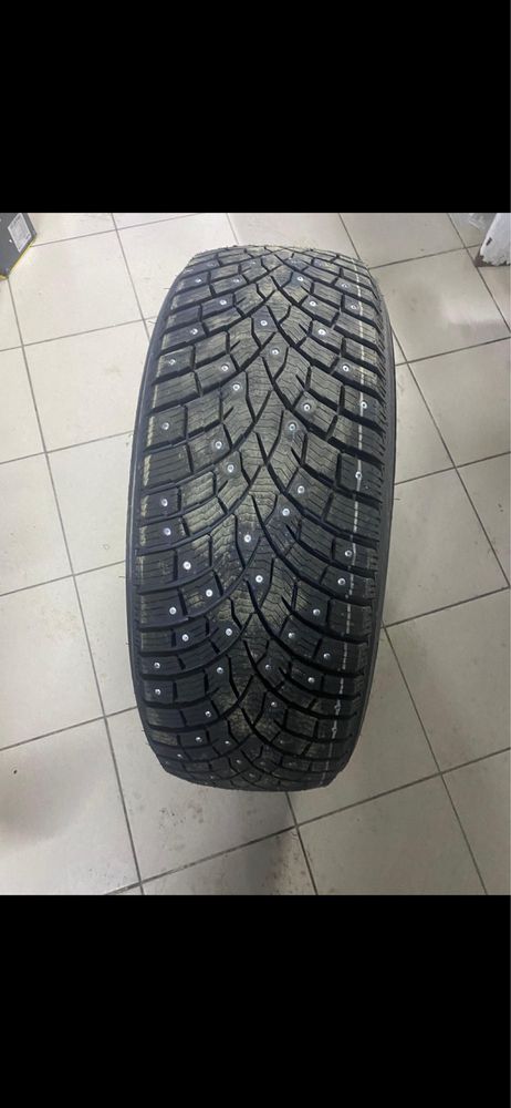 Продам зимнюю резину/шипы/235/55/19/автошины