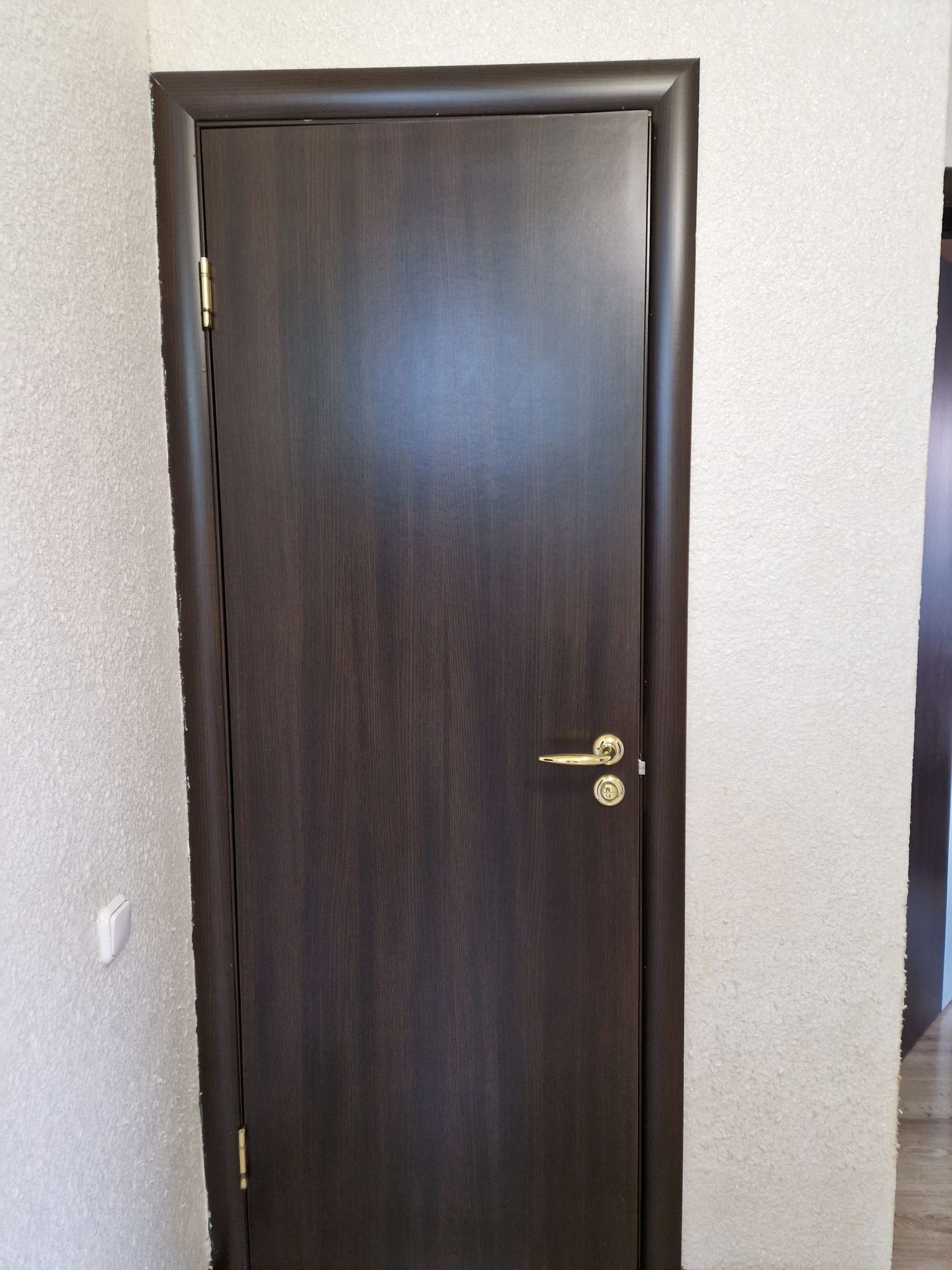 Продам срочно двери межкомнатные