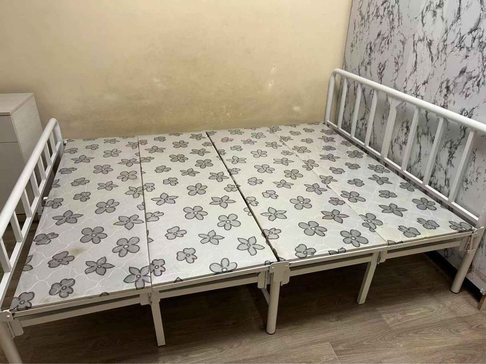 “Продаётся кровать, практически новая, использовалась всего 3 месяца.