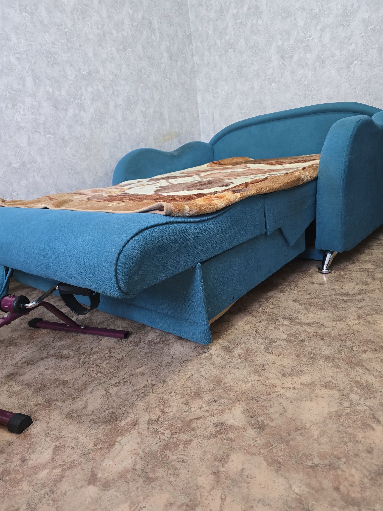СРОЧНО продам диван в связи с переездом. Производство Россия.