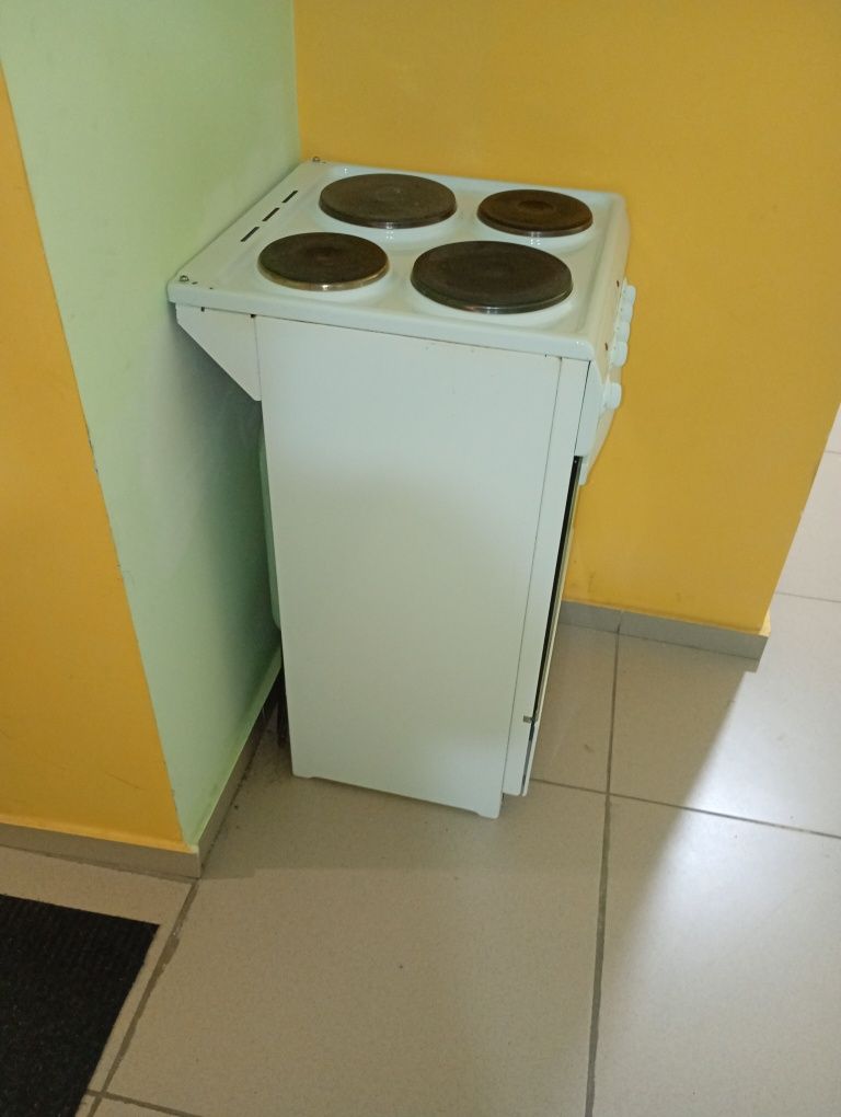 Продам холодильник и электроплиту